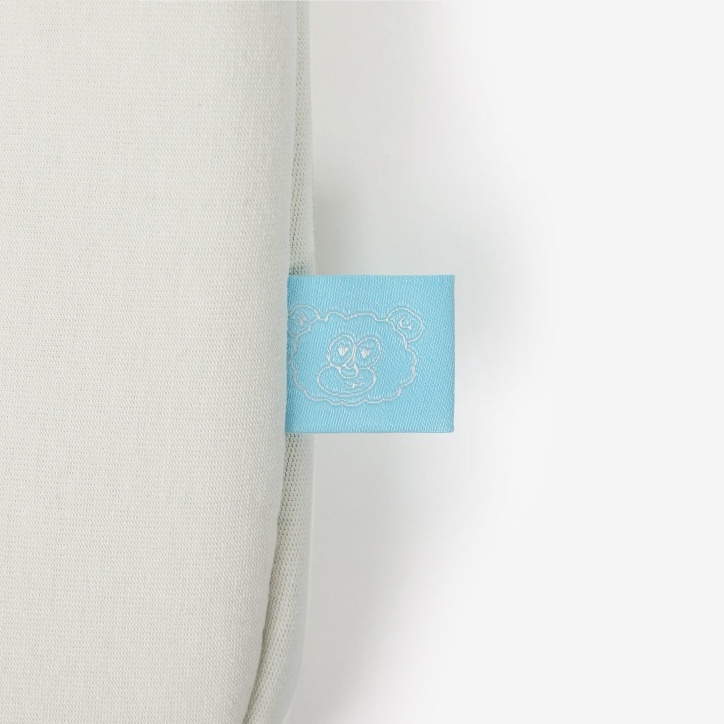 PC CASE / NiziU『Live with U 2026 “NEW EvoNUtion”』