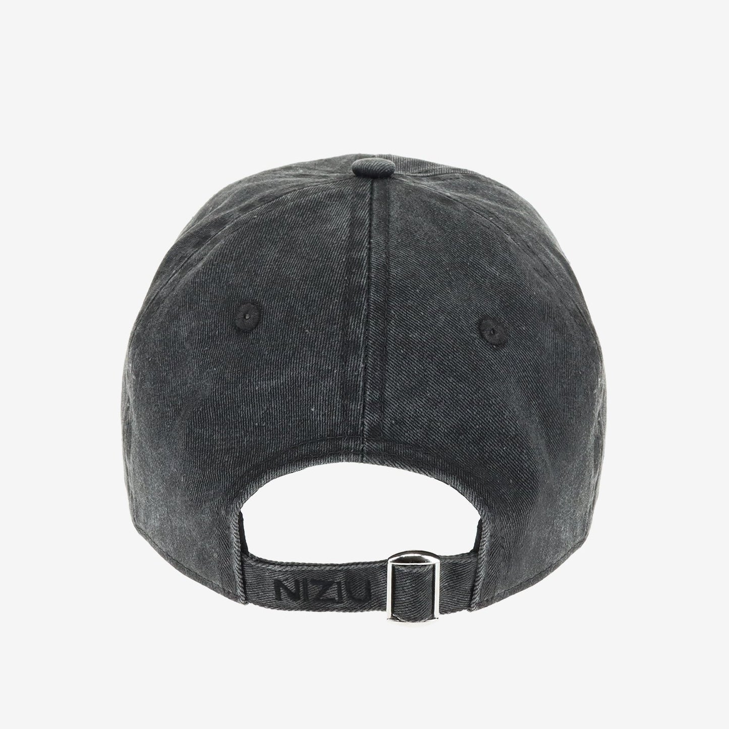 CAP / NiziU『Live with U 2026 “NEW EvoNUtion”』