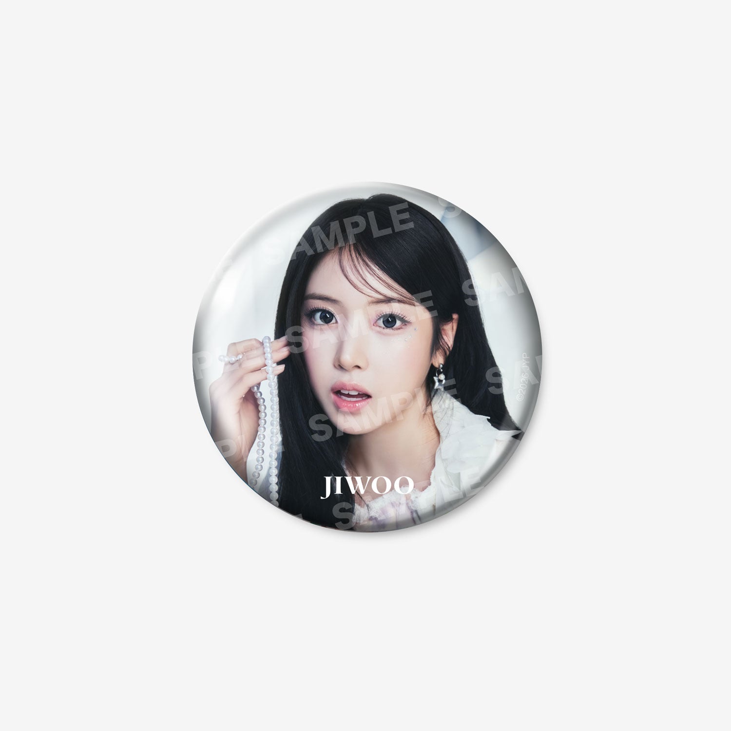 PHOTO BADGE - JIWOO / NMIXX『1ST WORLD TOUR IN JAPAN』 – JYP JAPAN