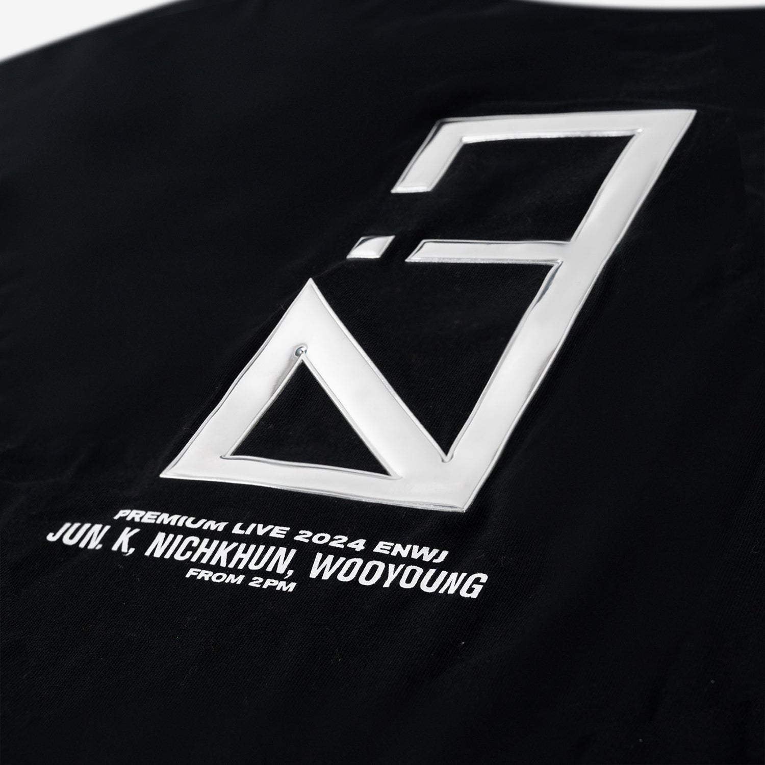 T-SHIRT【M】/『Premium Live 2024 [ENWJ]』 – JYP JAPAN ONLINE STORE