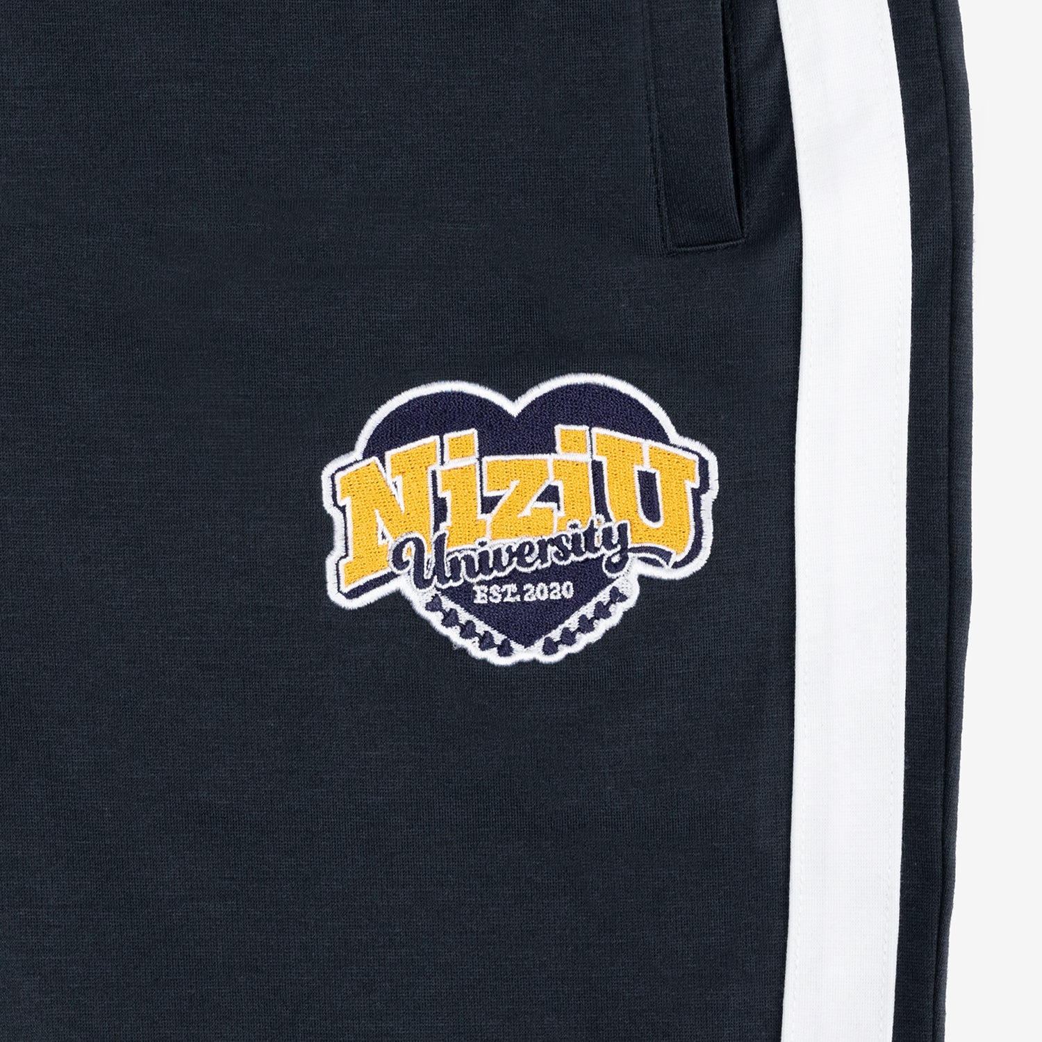 NiziU トラックジャケット トラックパンツ　Lサイズ NiziU トラックジャケット トラックパンツ Lサイズ TRACK JACKET
