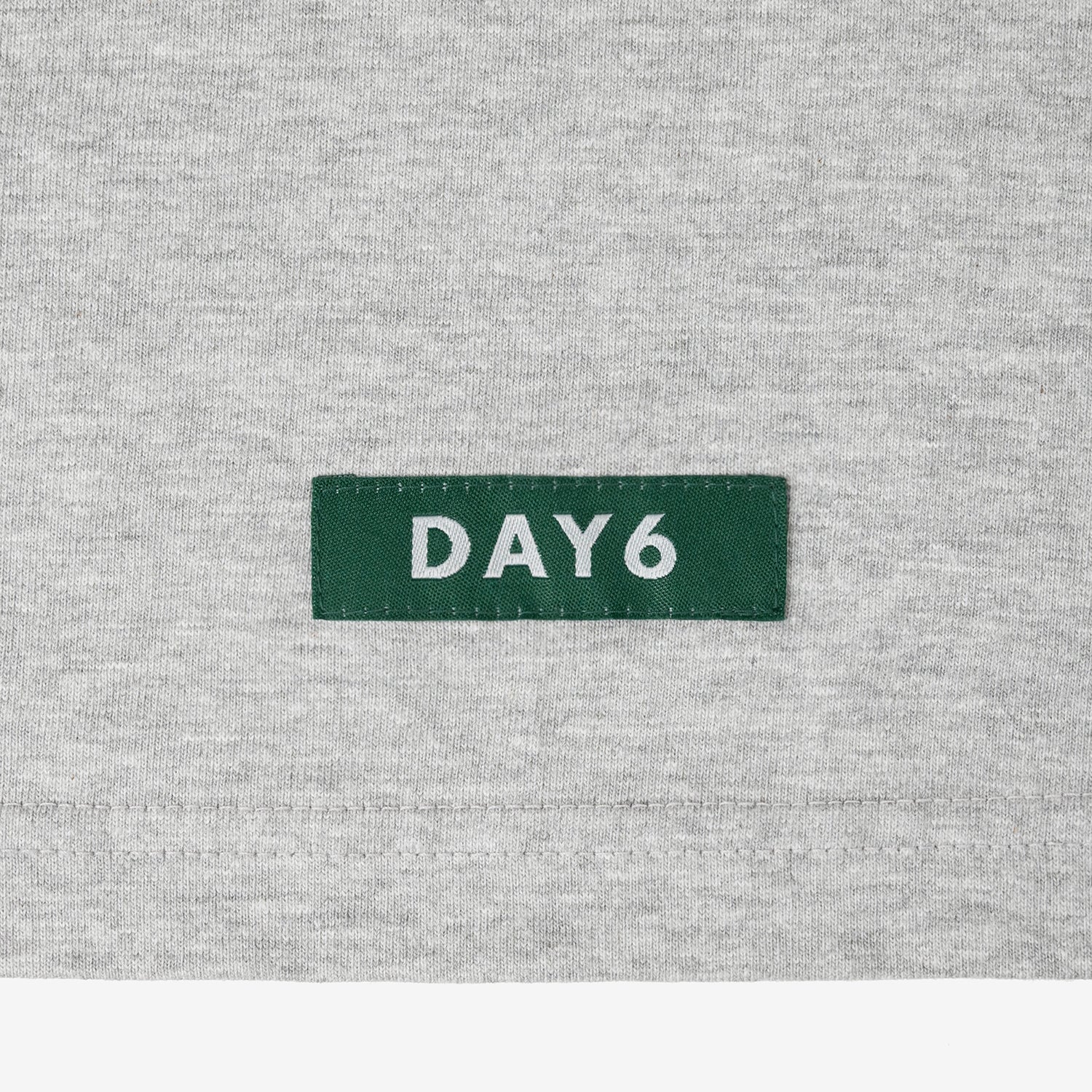 T-SHIRT【XL】/ DAY6『3RD WORLD TOUR ＜FOREVER YOUNG
